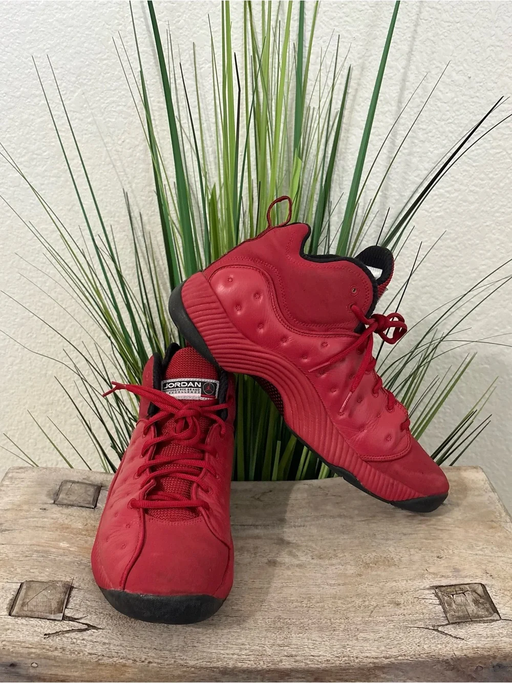 Jordam Jumpman Team 2 Gym Red Sneakers